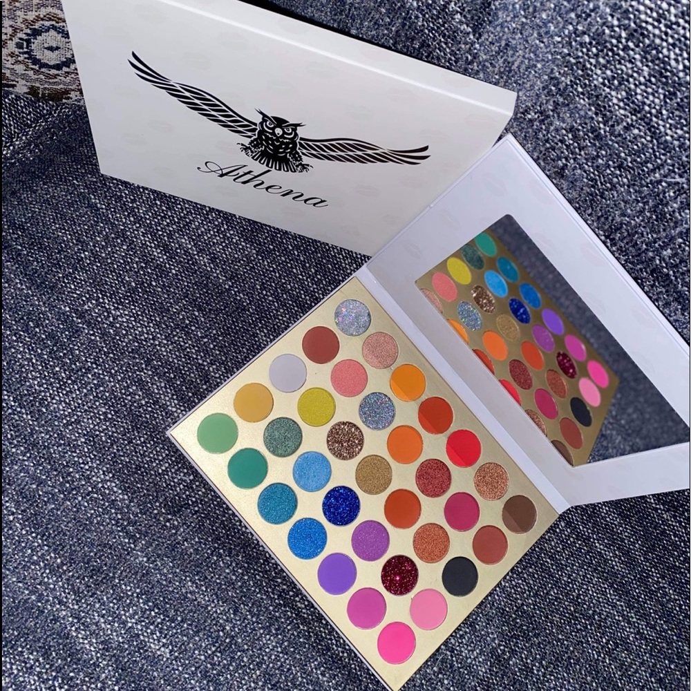 Makeup pallets